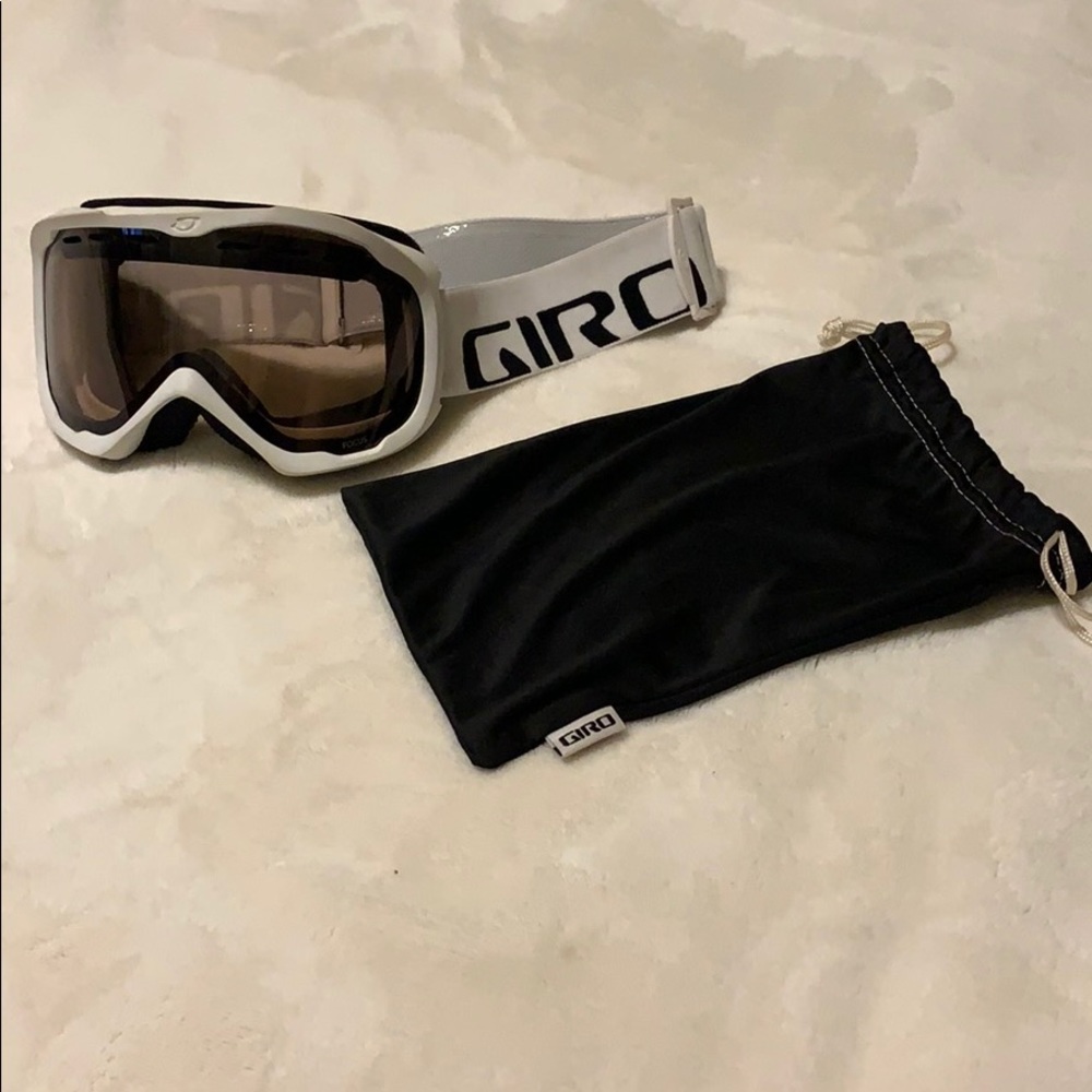 Giro goggles with cloth case.